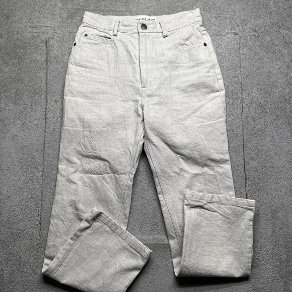 Minimalist Chic in Monochrome Neutrals