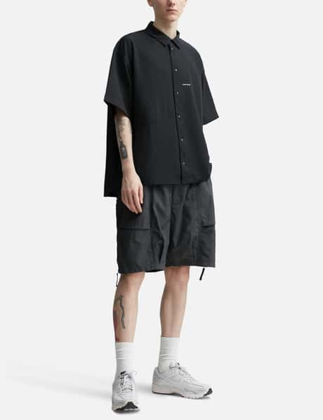 Sporty Chic: Poplin Skirt with Graphic Tee and White Trainers