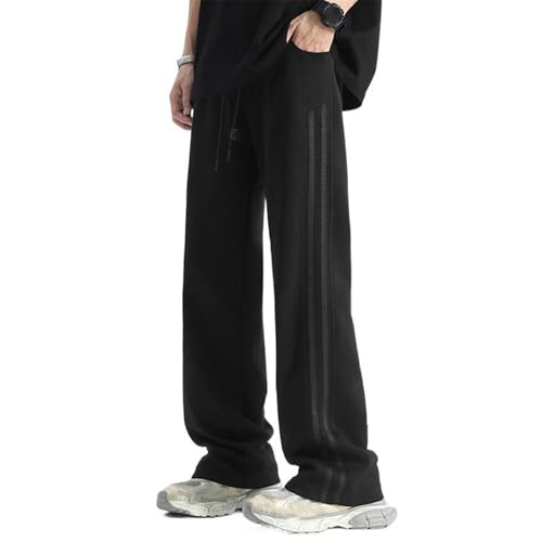 Sporty Chic: Wide Legs Paired with Sneakers