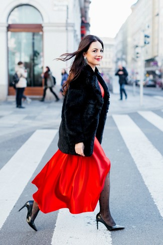 Casual Maxi Dresses Perfectly Paired with Red Tights