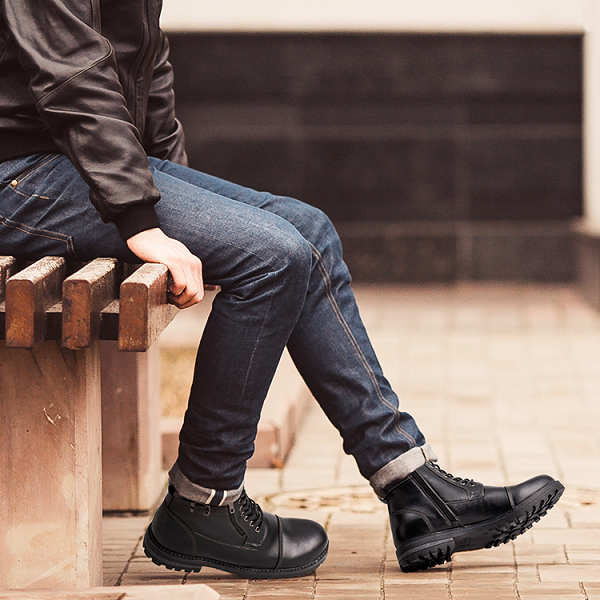 Edgy Vibes in Leather Pants and Statement Boots