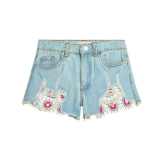 Girly Twist: Floral Top, Soft Wash Shorts, and Pastel Sneakers