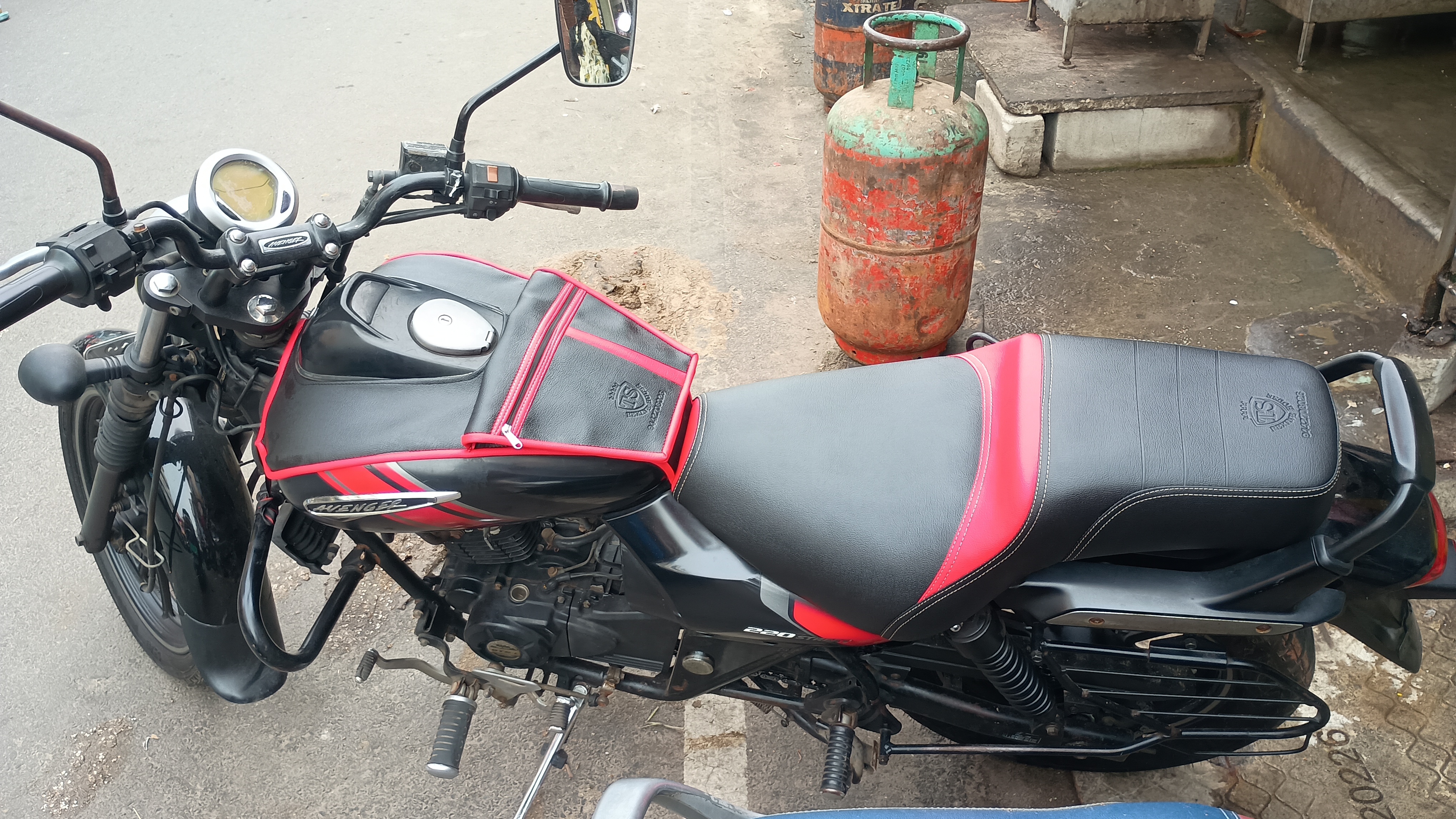 Bajaj Avenger Custom Cover #09