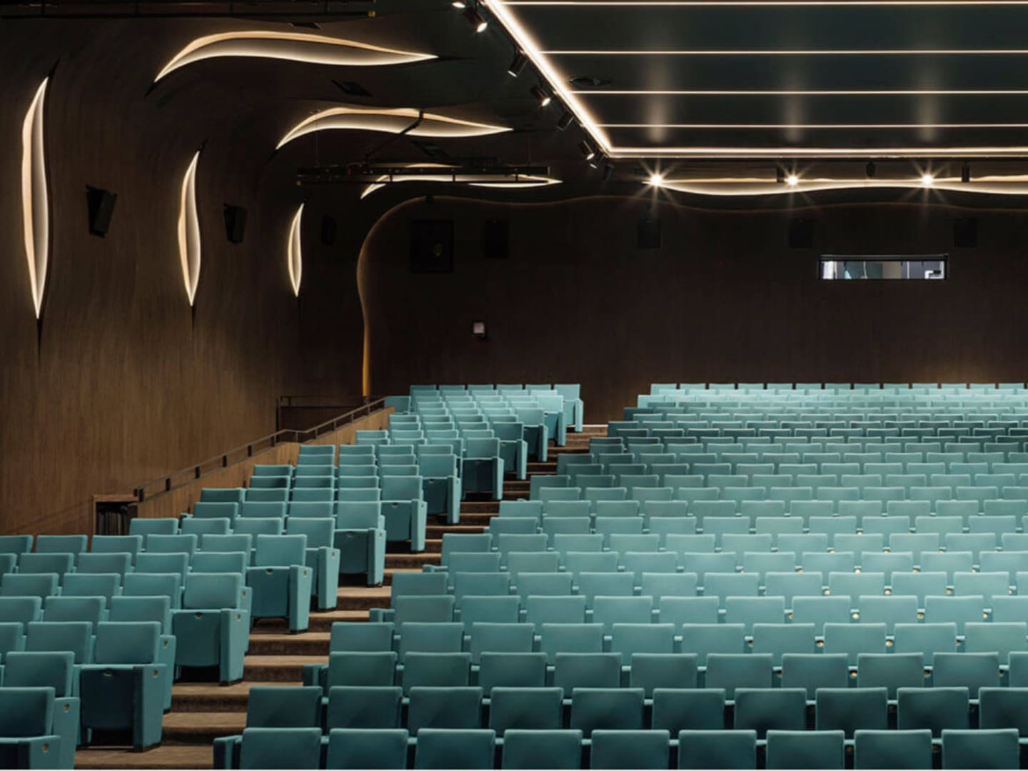 Allestimento di una sala teatrale realizzato da Tosetto