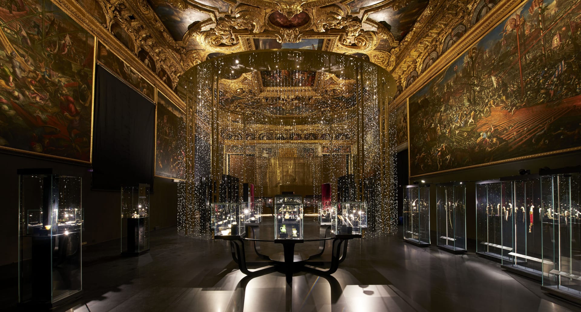 Allestimento Tosetto al Museo PAN di Napoli: sala espositiva su misura