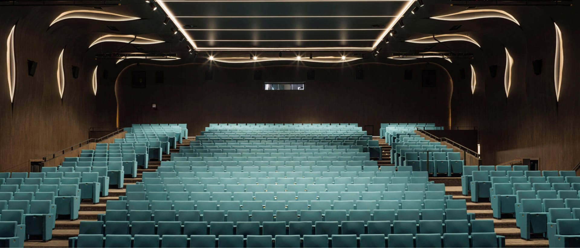 Allestimento di una sala teatrale realizzato da Tosetto