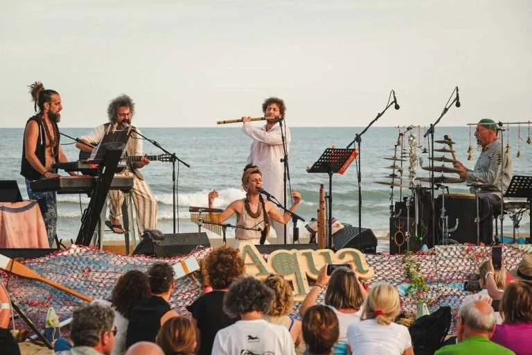 Festival Aqua 2026: Musica, Parole e Sabbia sotto i Piedi. Le Date della 4a Edizione