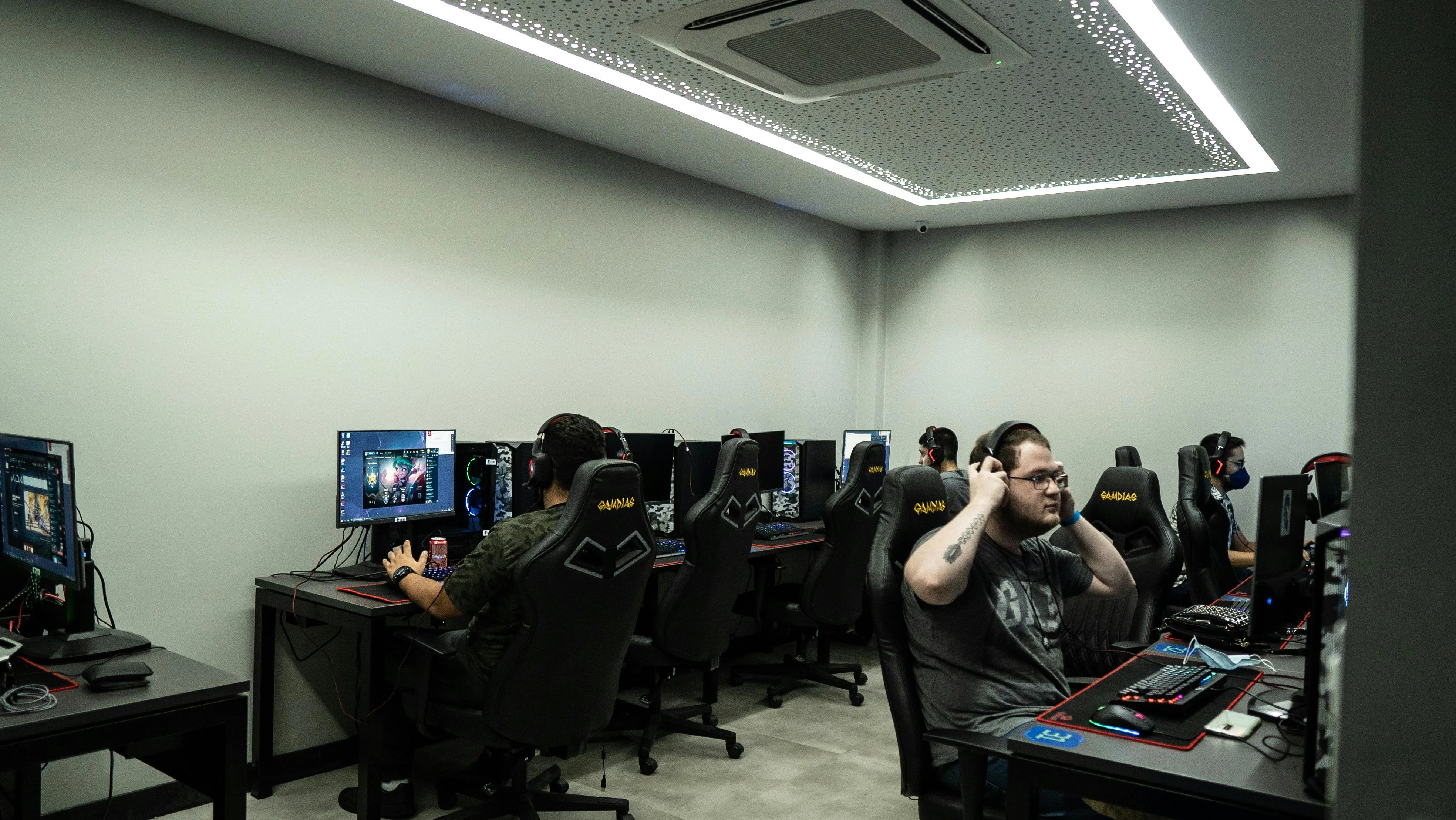 Frogbyte Sbarca a Jesolo: il Più Grande LAN Party d'Italia Accende il Palaturismo per 52 Ore No-Stop