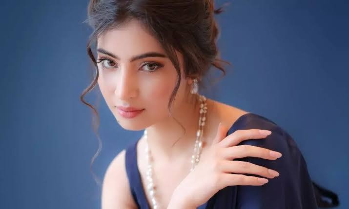 Sara Arjun as Yalina Jamali