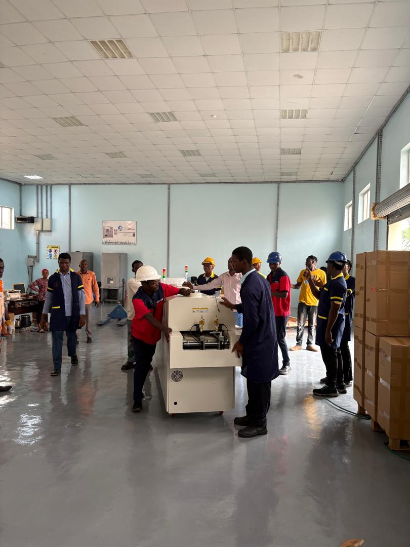 Commissioning a packaging machine before handover