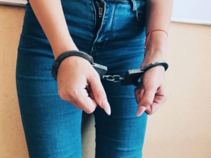 Мужчина лишился дорогой цепочки, проведя ночь с молодой шахтинкой