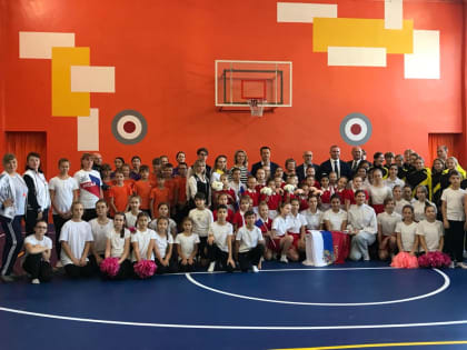 В аксайской средней школе №2 после ремонта открыли спортзал