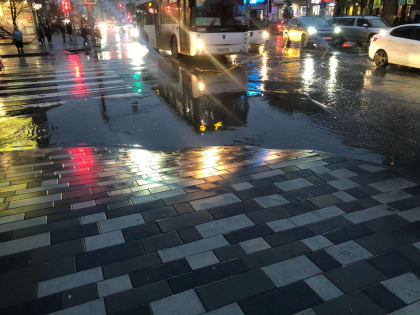 Сильный ливень ночью снова затопил Ростов