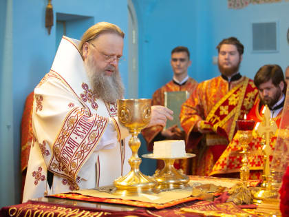 В четверг Светлой седмицы Глава Донской митрополии совершил Божественную литургию в Сретенском храме г. Ростова-на-Дону