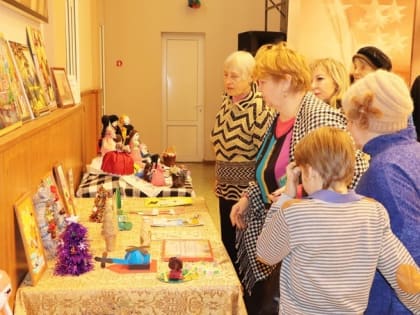 В Аксайском районе провели выставку творческих работ людей с ограничениями по здоровью