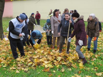В Волгодонске прошел большой общегородской субботник в парке Победы