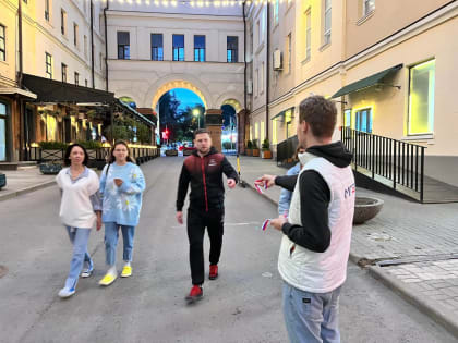 Молодогвардейцы Ростовской области организовали акцию по раздаче триколоров