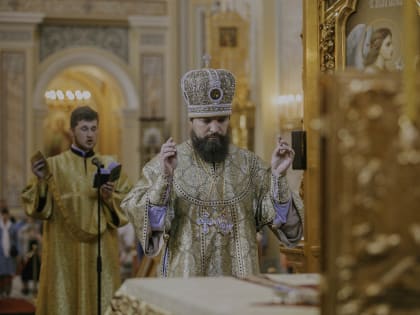 В Неделю 14-ю по Пятидесятнице епископ Артемий совершил Божественную литургию в Кафедральном соборе Рождества Пресвятой Богородицы г. Ростова-на-Дону