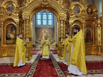 В Неделю 28-ю по Пятидесятнице епископ Таганрогский Артемий совершил Божественную литургию в Кафедральном соборе Рождества Пресвятой Богородицы города Ростова-на-Дону