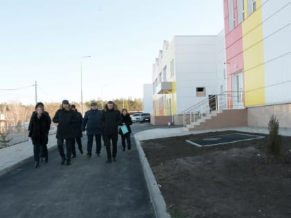 Сергей Бодряков проверил ход работ по строительству детского сада в Темерницком