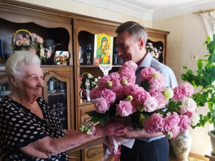 Необыкновенно красивая, уважаемая и всегда молодая Татьяна Семеновна Бабинян принимает поздравления с днем рождения