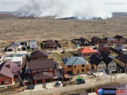 В нескольких районах Волгодонска проводится контролируемый выжег сухой растительности