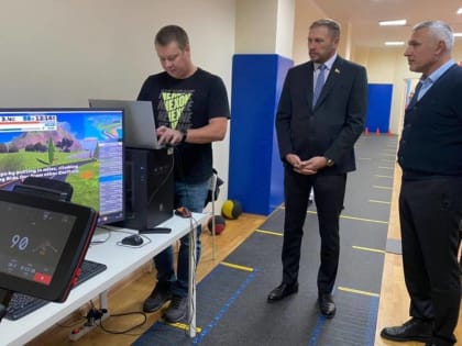 Депутат Сергей Замиховский помог приобрести тренажер в Центр спортивной подготовки в Ростове