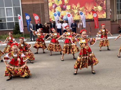 В микрорайоне Суворовском распахнуло свои двери новое модульное здание начальной школы СОШ №75