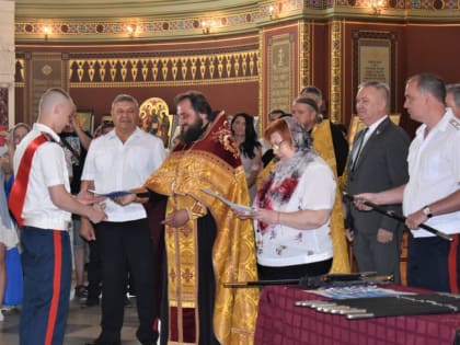 В соборе Новочеркасска вручили аттестаты выпускникам Донского казачьего кадетского корпуса