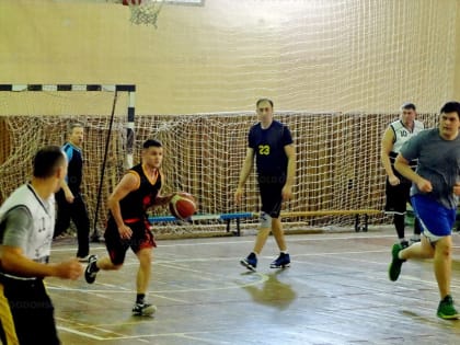 В финале чемпионата Волгодонска по баскетболу сыграют БК «Волгодонск» и «Феникс»