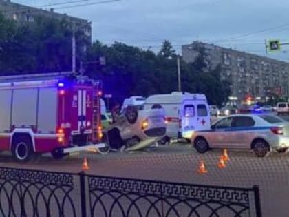 В Ростове на Западном произошла авария с «перевертышем»: видео