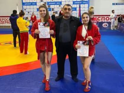 Две бронзовых медали завоевали спортсменки из Волгодонска на чемпионате ЮФО по самбо