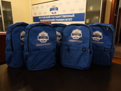 РостГМУ подарил детям медиков Херсонской области наборы к школе