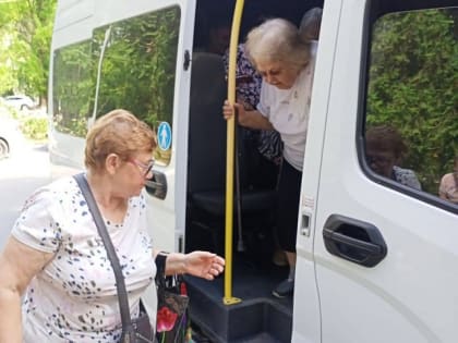 Доставка лиц старше 65 лет