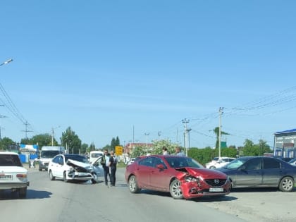 На Поляковском шоссе в Таганроге разбились две машины