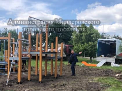 В парке на ул. Советской обустраивают детскую площадку и зону отдыха