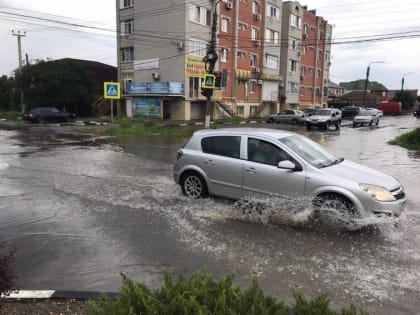 Пора строить ковчег! В Батайске дождь снова стал стихийным бедствием, устроив потоп во всех районах города