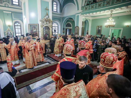 В канун дня памяти святителя Игнатия Брянчанинова митрополит Меркурий сослужил митрополиту Ставропольскому и Невинномысскому Кириллу в Андреевском соборе г. Ставрополя