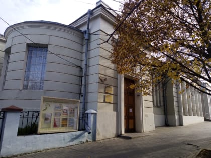 Пейзажи и не только: в библиотеке Таганрога — новая выставка