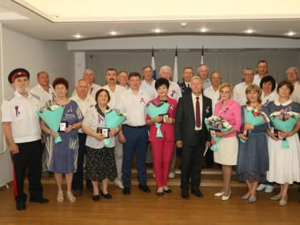 Волгодонск чествует лучших: в эколого-историческом музее наградили горожан, внесших значительный вклад в развитие Ростовской области