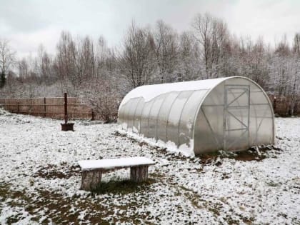 Теплице лучше со снегом или без?