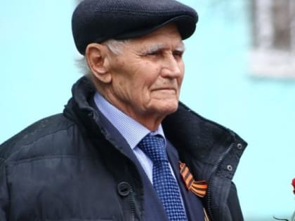 В Ростове военным мини-парадом поздравили участника первого освобождения города от фашистов