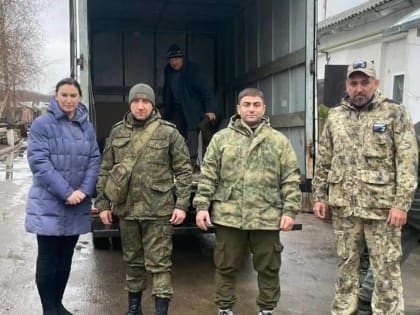 При поддержке депутата Госдумы Виктора Водолацкого из Ростовской области доставили елку в Луганск и детские рисунки бойцам на линию соприкосновения