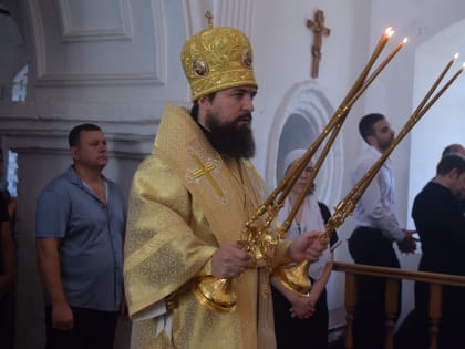 В день празднования памяти первоверховных апостолов Петра и Павла  епископ Таганрогский Артемий совершил Божественную литургию в Петропавловском храме ст. Старочеркасской
