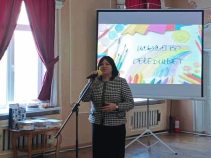 Депутат Ирина Жукова встретилась с участниками проекта «Искусство объединяет» в Шахтах