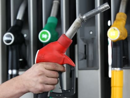 В Ростовской области области за год бензин подорожал на два рубля