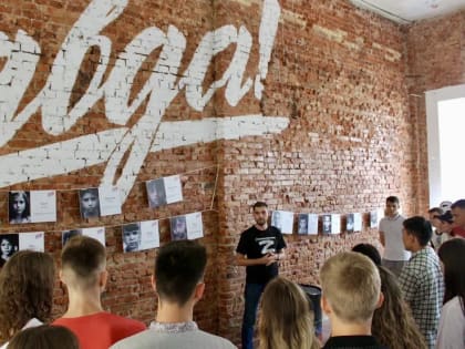 Молодогвардейцы Ростовской области провели фотовыставку, посвященную детям Донбасса