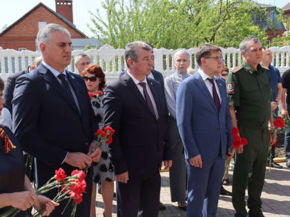 В Батайске установили памятную доску участнику СВО Артуру Агашину героически погибшему при исполнении воинского долга.