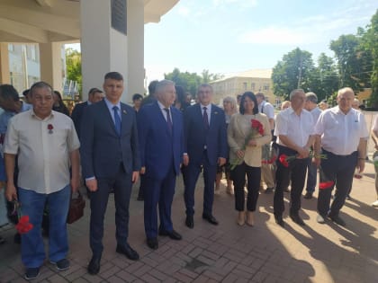 Депутаты донского парламента почтили память погибших шахтеров Российского Донбасса