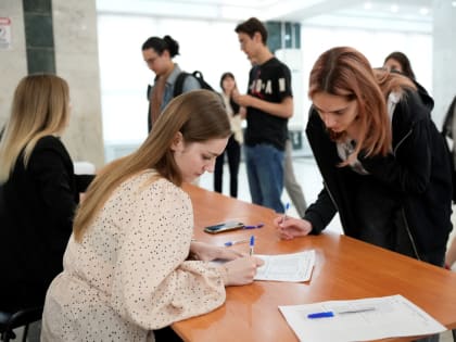 В РостГМУ школьникам вручили сертификаты выпускников проекта «Предуниверсарий»